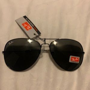 I’m selling brand new Ray-Ban.